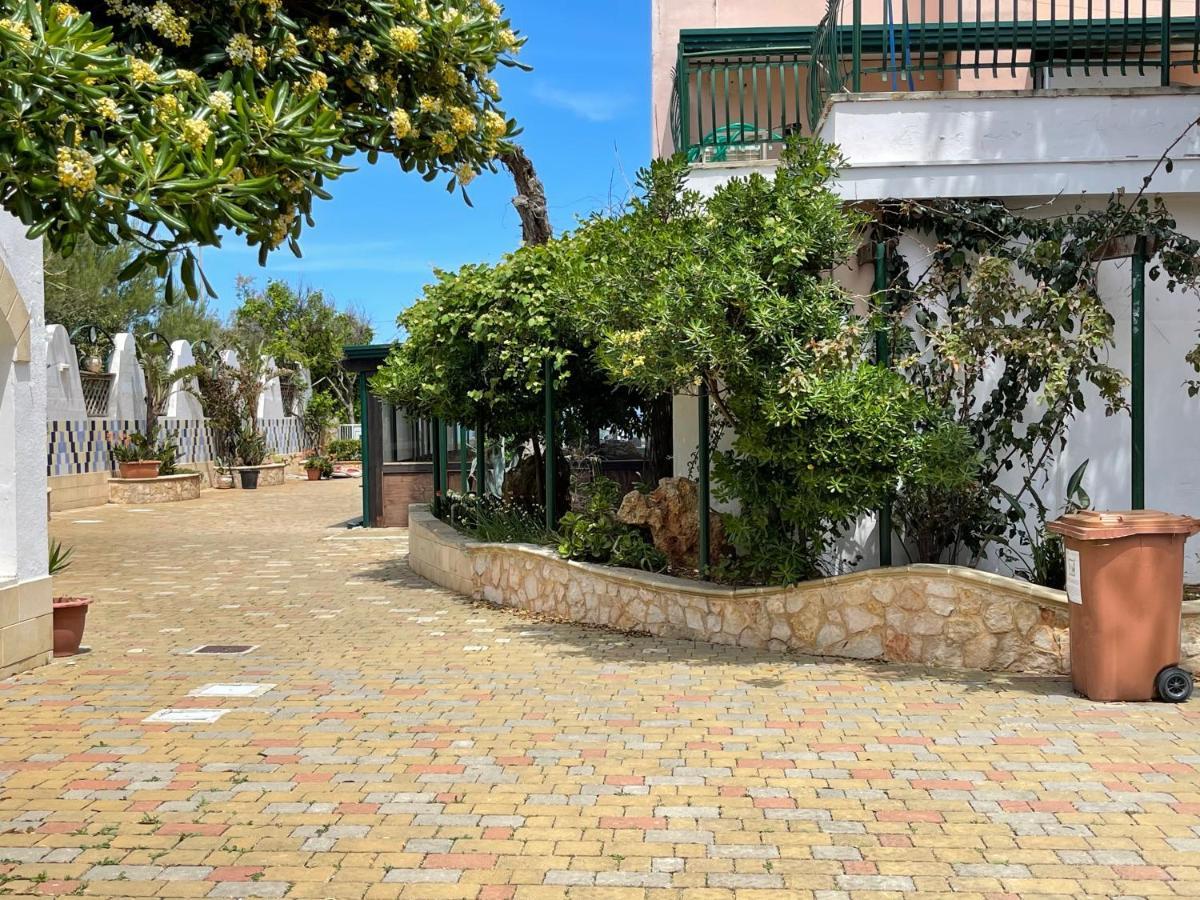 Hotel Gatto Bianco Casalabate Lecce Exterior foto
