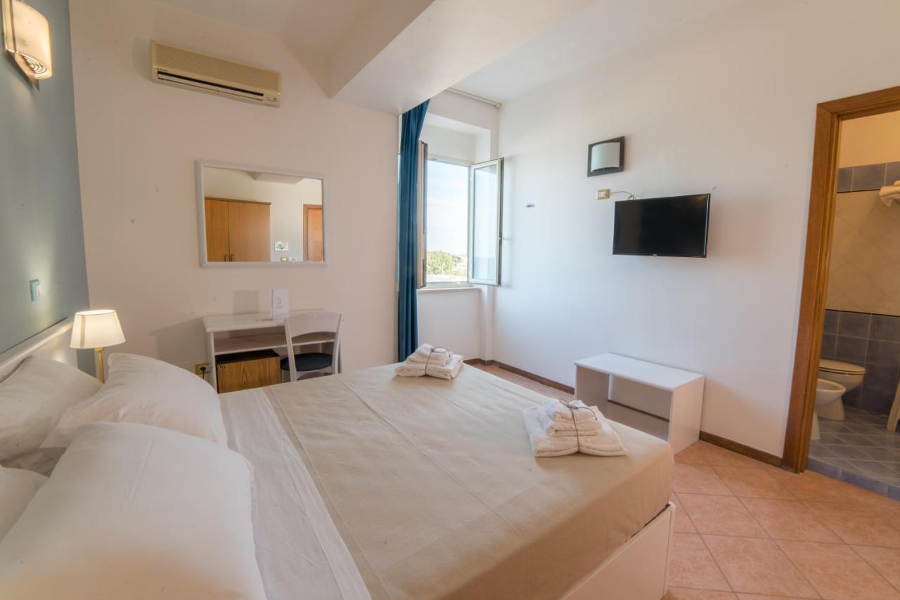 Hotel Gatto Bianco Casalabate Lecce Exterior foto